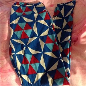 LuLaRoe tall and curvy geometric pattern leggings